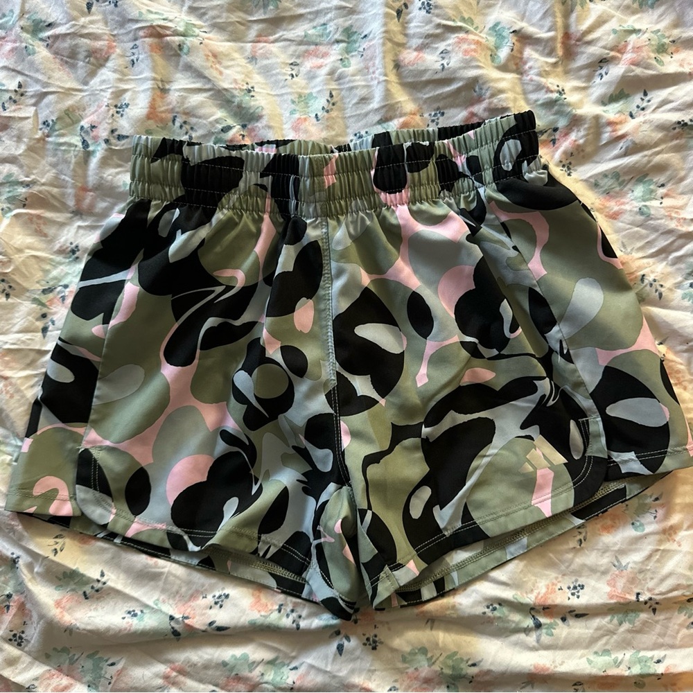 adidas Girls Floral Camo Athletic Shorts - Green/Pink/Black - Size M (10/12)